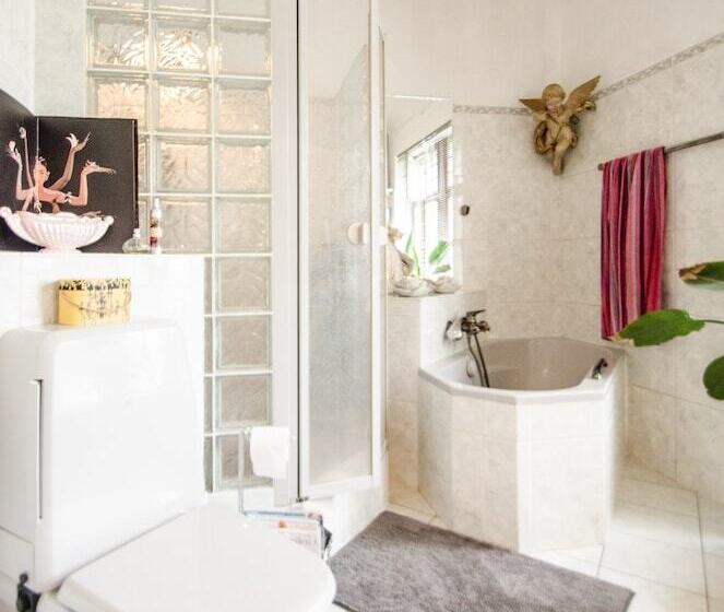 Общежитие Villa 12 Guesthouse