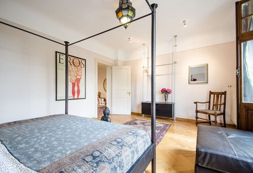 Общежитие Villa 12 Guesthouse