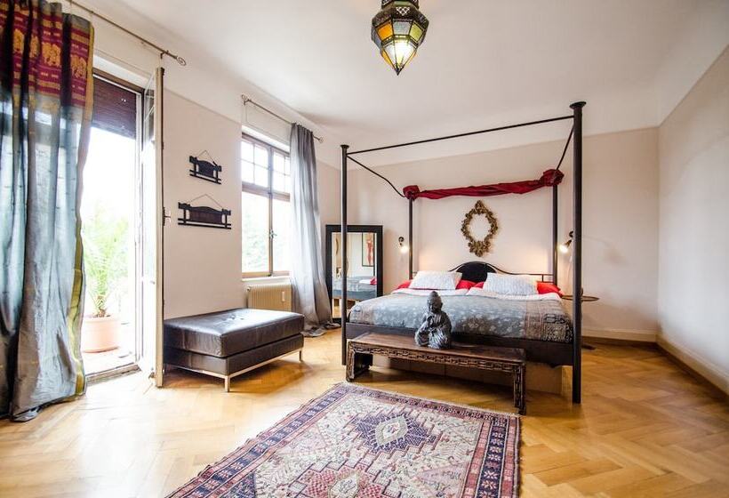 Общежитие Villa 12 Guesthouse