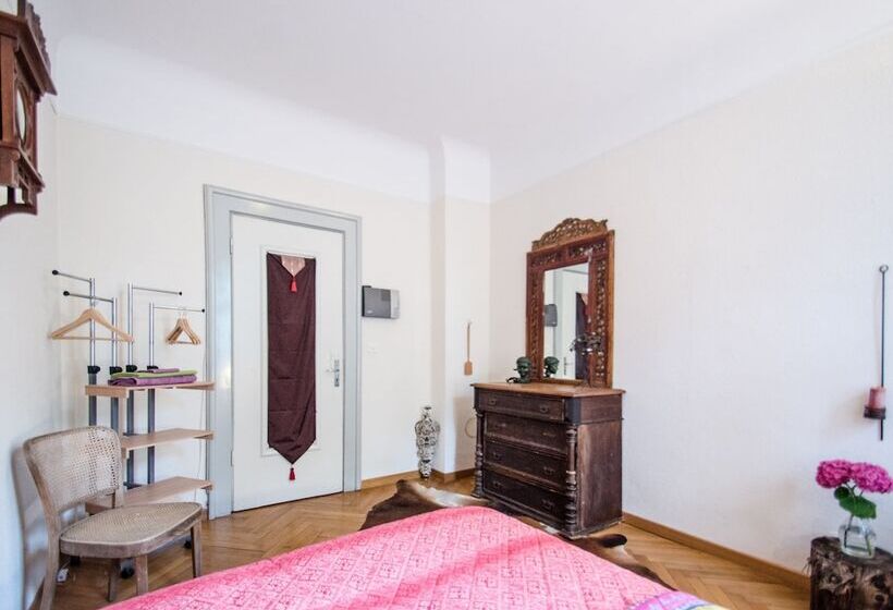 Общежитие Villa 12 Guesthouse