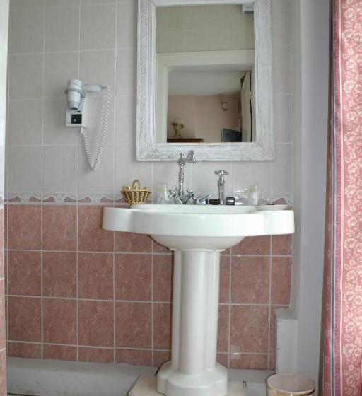 مبيت وإفطار Au Château Des Thermes