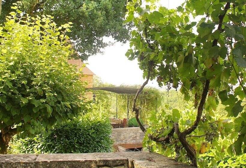 مبيت وإفطار Chambre D'hôtes La Rossillonie