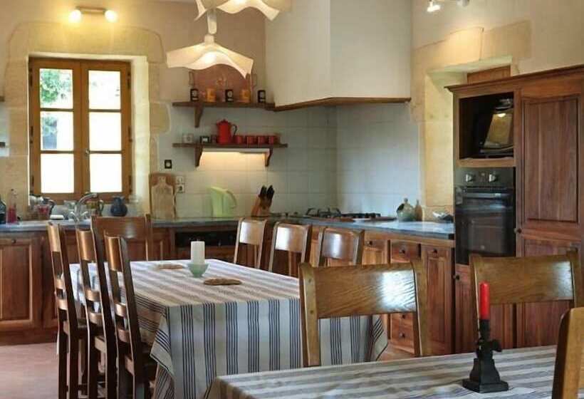 مبيت وإفطار Chambre D'hôtes La Rossillonie