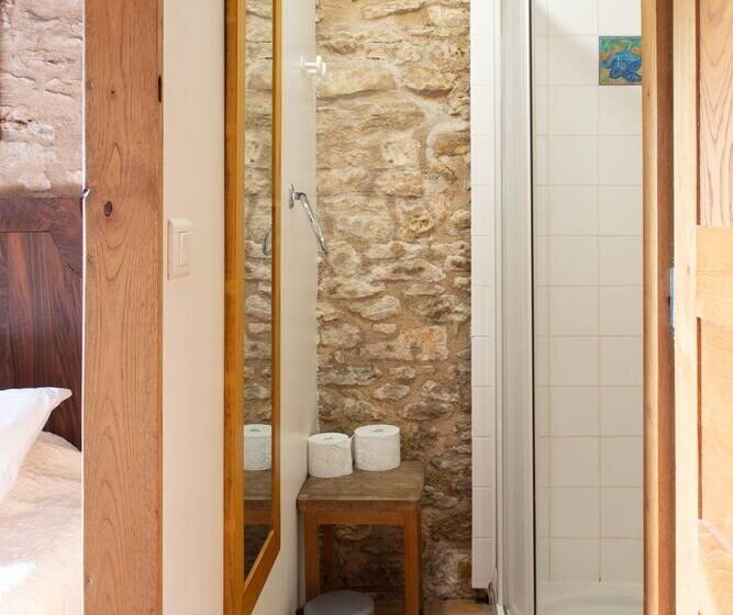 مبيت وإفطار Chambre D'hôtes La Rossillonie