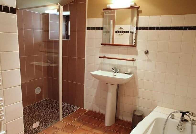 مبيت وإفطار Chambre D'hôtes La Rossillonie