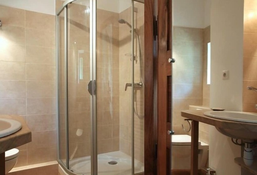 مبيت وإفطار Chambre D'hôtes La Rossillonie