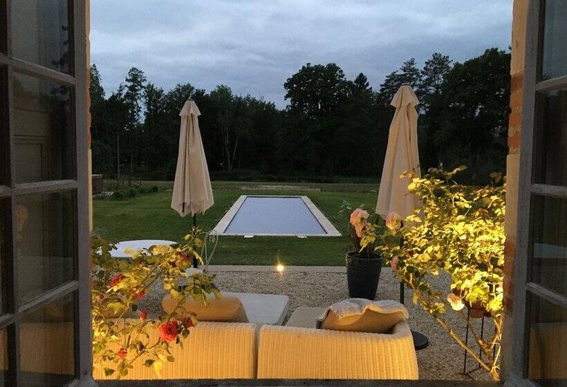 مبيت وإفطار Château De La Giraudière