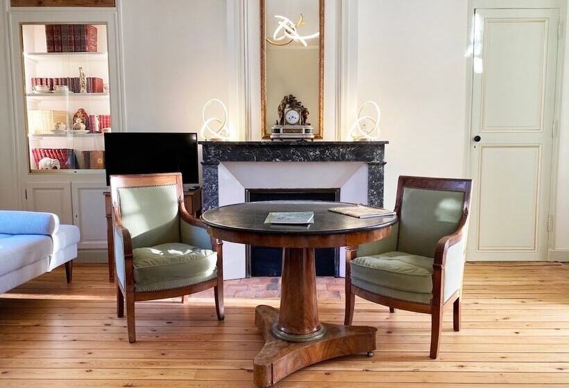 مبيت وإفطار Château De La Giraudière