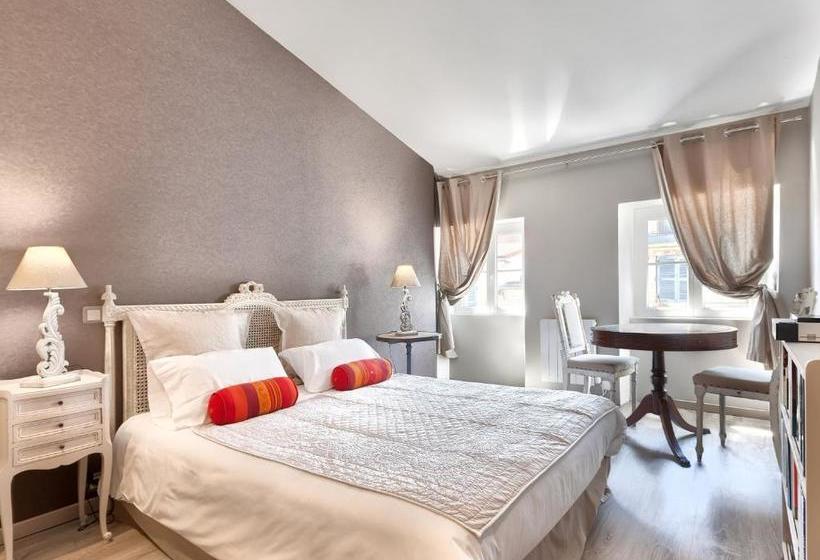 مبيت وإفطار Cour Des Dames