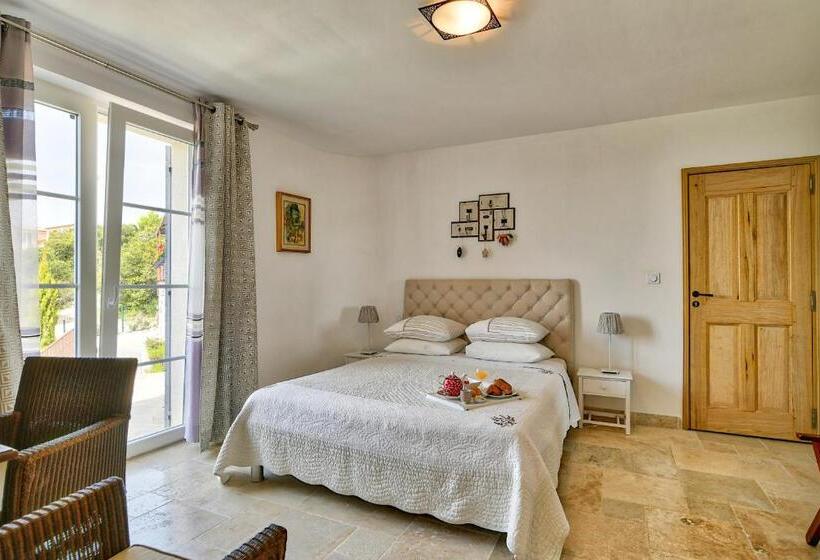 Bed and Breakfast Les Grenadiers De Saint Sat