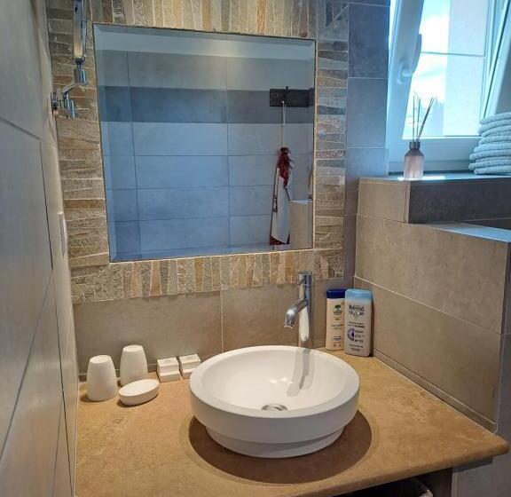 Bed and Breakfast Les Grenadiers De Saint Sat