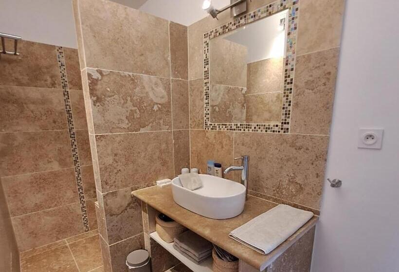 Bed and Breakfast Les Grenadiers De Saint Sat