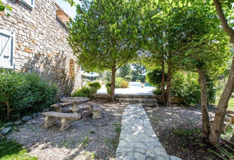 تختخواب و صبحانه Domaine L'helion