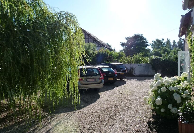 مبيت وإفطار Ferme De Marpalu