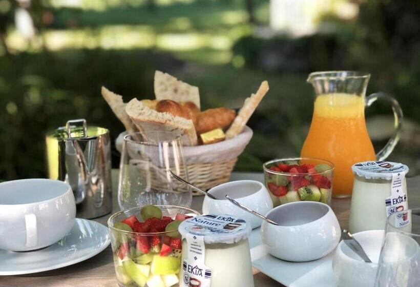 تختخواب و صبحانه La Gomerie Chambres D'hotes