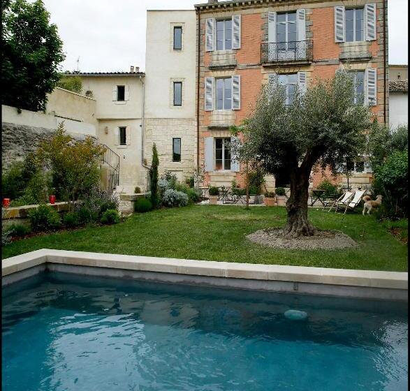 La Maison Rouge D Uzes B&b