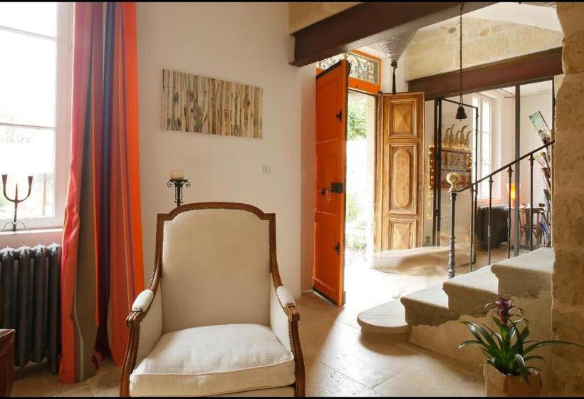 La Maison Rouge D Uzes B&b
