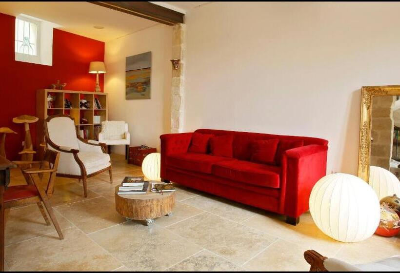 La Maison Rouge D Uzes B&b