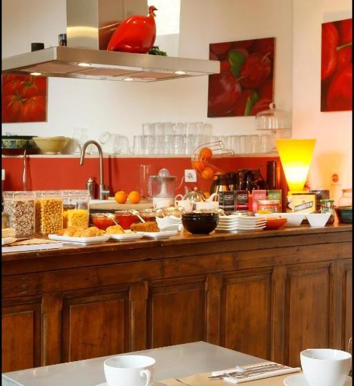 La Maison Rouge D Uzes B&b