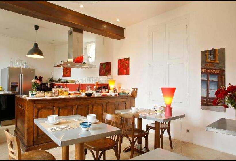 La Maison Rouge D Uzes B&b