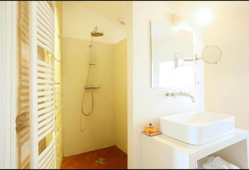 La Maison Rouge D Uzes B&b