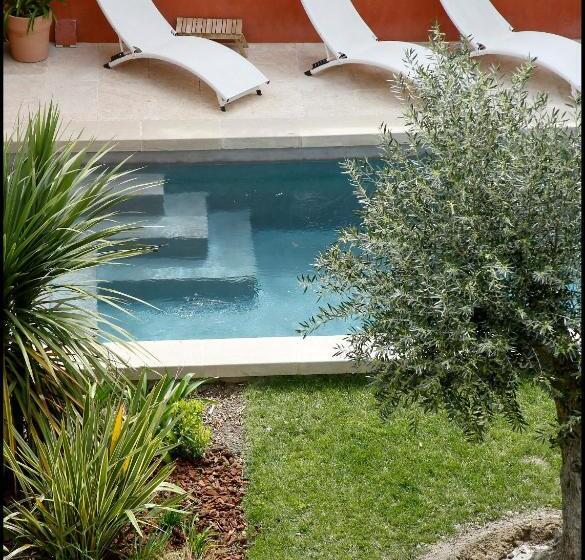 La Maison Rouge D Uzes B&b