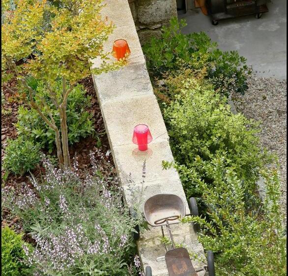 La Maison Rouge D Uzes B&b