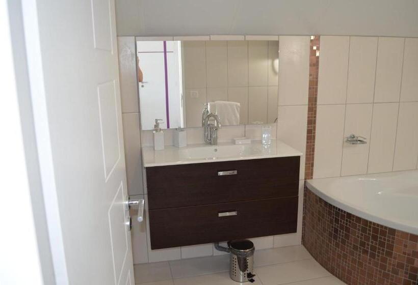 ベッドアンドブレックファースト La Petite Ecole