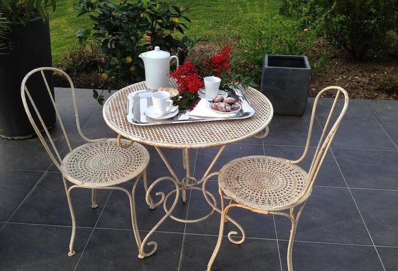 مبيت وإفطار Les Camelias