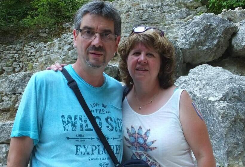 تختخواب و صبحانه L'escarbotine