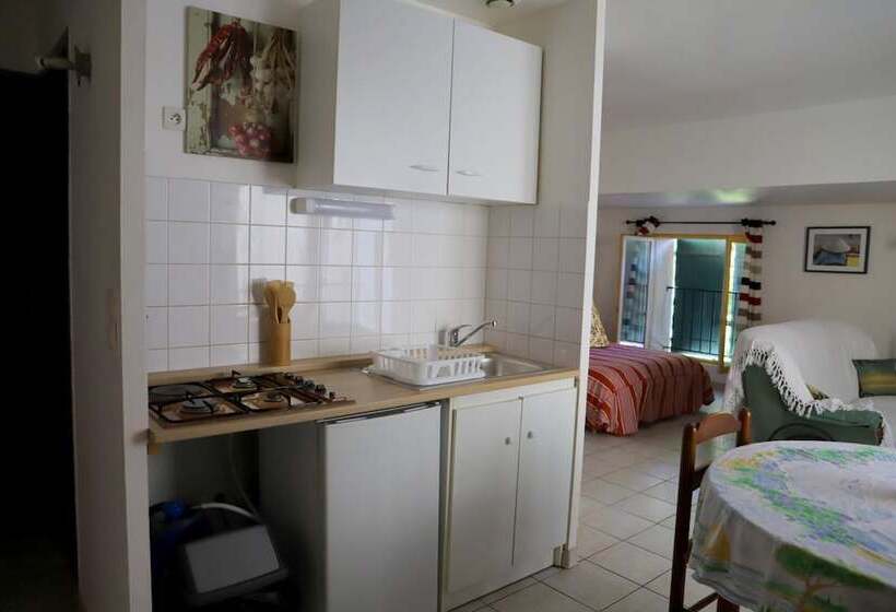 مبيت وإفطار Mas De Bellegou