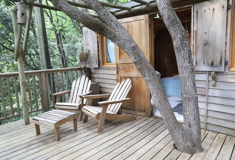 تختخواب و صبحانه Orion Tree Houses
