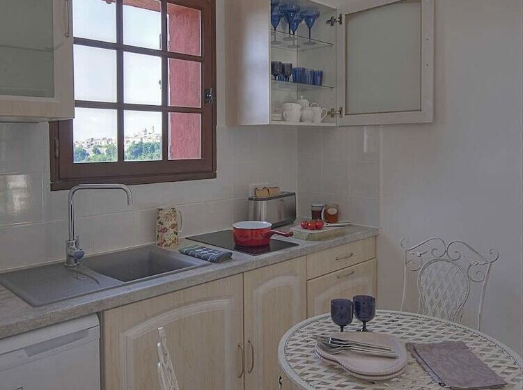 تختخواب و صبحانه Une Maison à Saint Paul De Vence