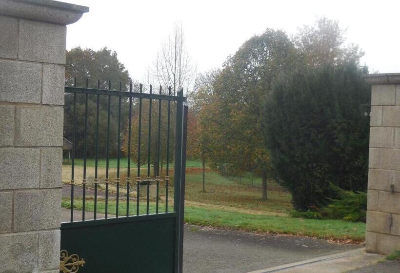 Отель Au Relais De L Oust