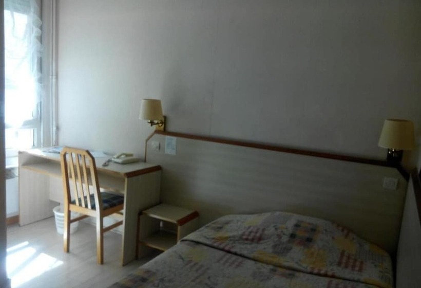 Отель Hôtel Lamartine  Parking Dauphine