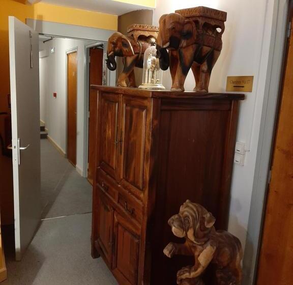 Отель Hôtel Le Passage De Vallon