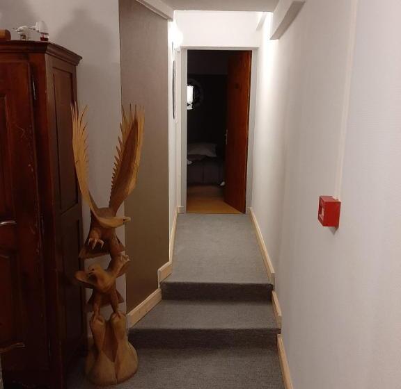 Отель Hôtel Le Passage De Vallon