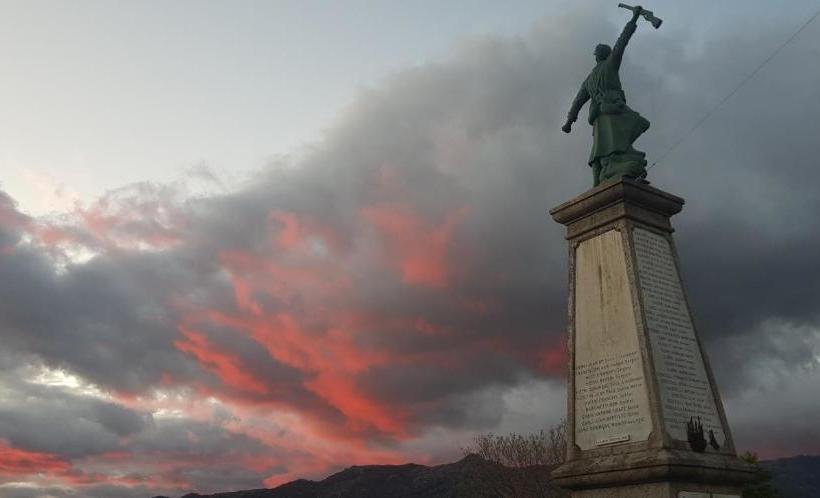 호텔 Hôtel Restaurant L'aiglon