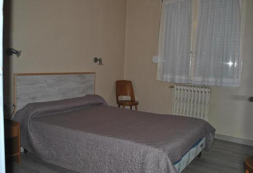 Отель Le Logis Charmant