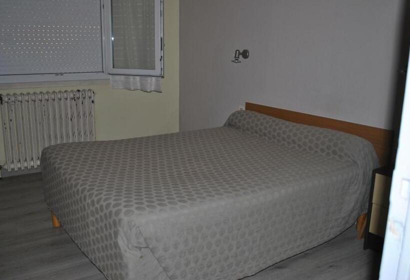 Отель Le Logis Charmant