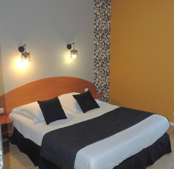 호텔 Logis Hôtel Les 3 Marchands