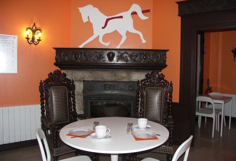 Logis   Hotel Restaurant La Mire