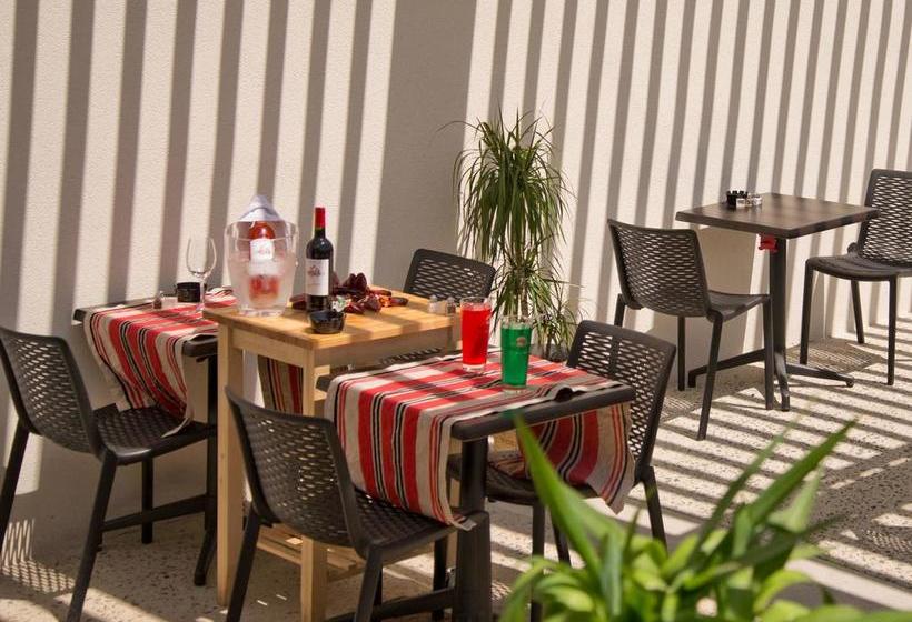 בית מלון כפרי Le Quarré Hôtel Bistrot