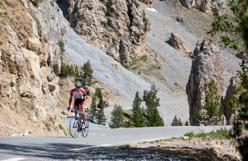 فندق Hôtel Restaurant Saint Roch