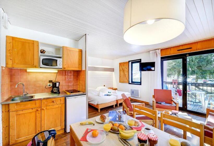 אתר נופש Village Club Les Tavaillons