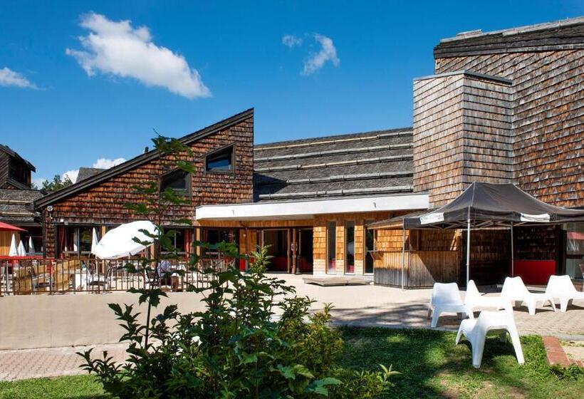 אתר נופש Village Club Les Tavaillons