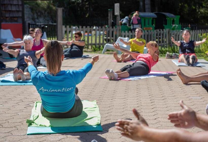 אתר נופש Village Club Les Tavaillons