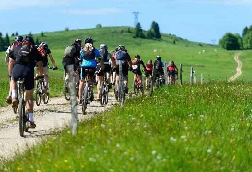 مبيت وإفطار A La Grenouille Du Jura