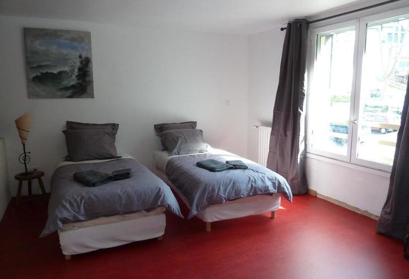 مبيت وإفطار A Livre Ouvert