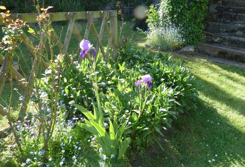 تختخواب و صبحانه Le Logis Du Jerzual